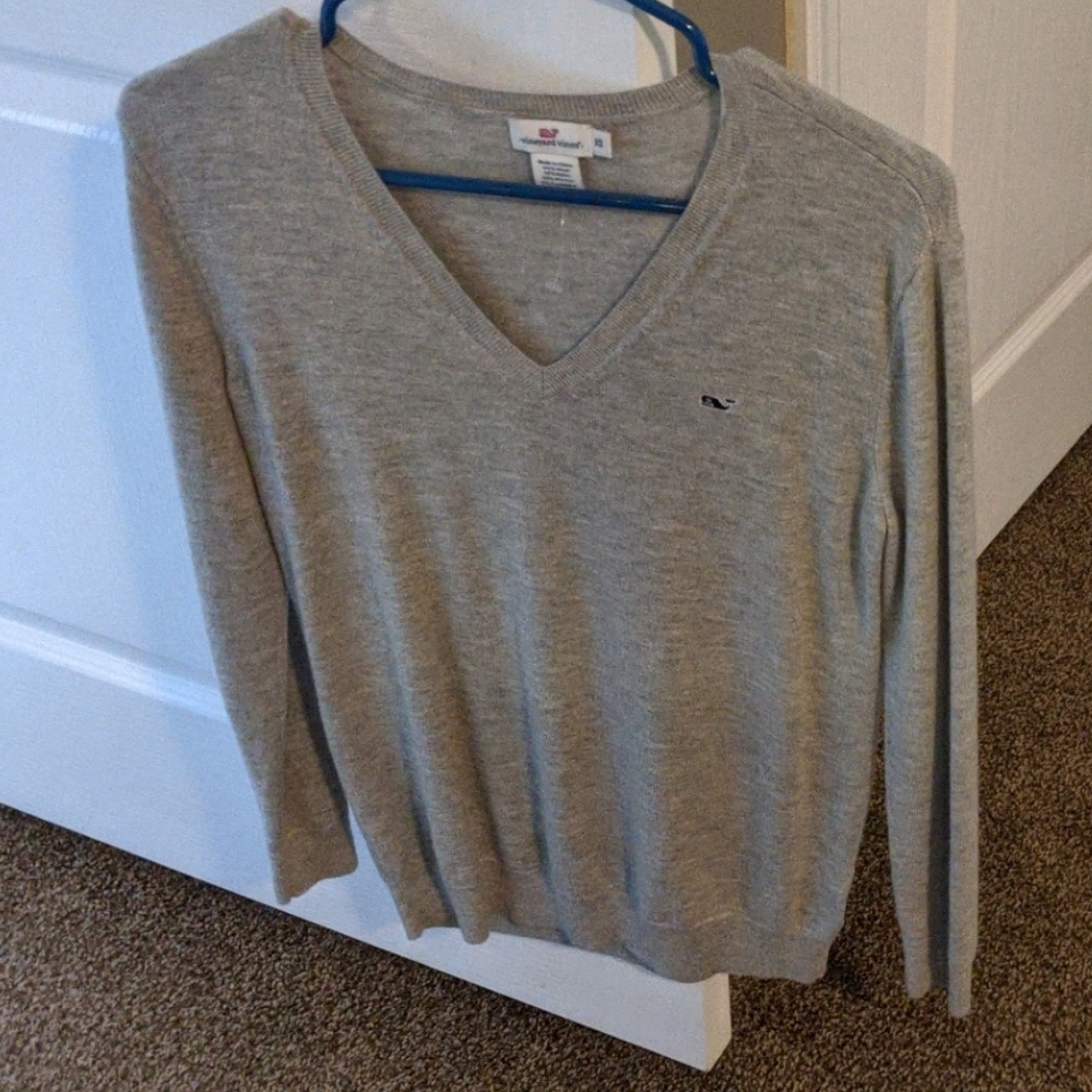 Vineyard vines v neck sweater